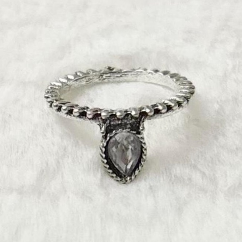 5/$15 🩷 MUST BUNDLE Silver Teardrop Rhinestone Ring